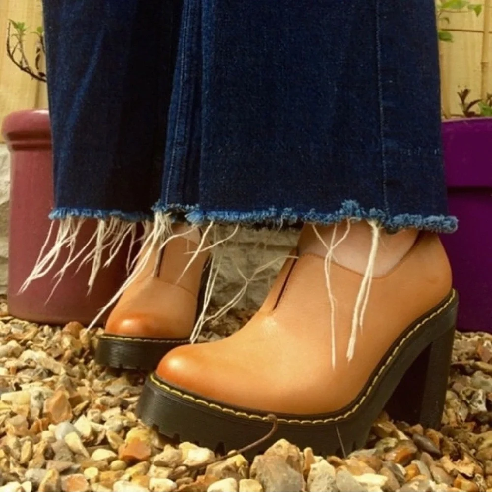 Dr. Martens Women’s tan/black Cordelia Air Wair chunky heel ankle booties